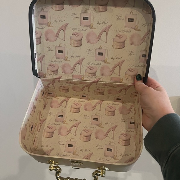 Wooden box with handle and clasp. Glamour vintage inspired. Pink cream black - Picture 5 of 5